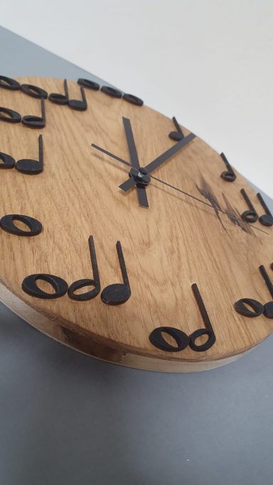 Mehrschichtparkett Wanduhr mit Noten